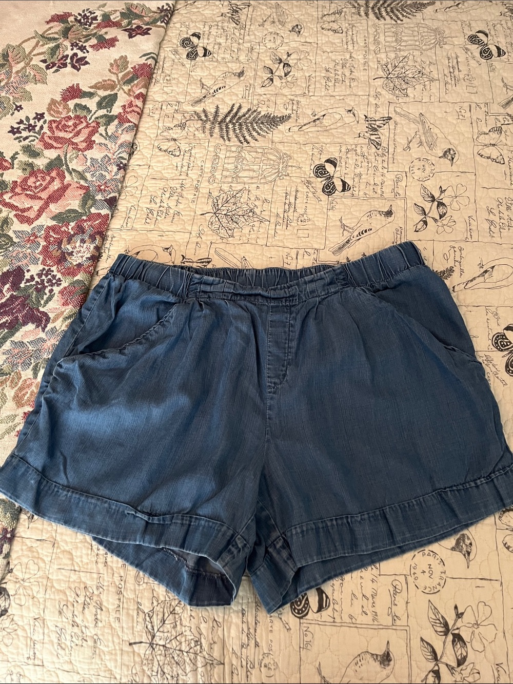 Catherine’s Relaxed Chambray High-Waist Shorts - Blue